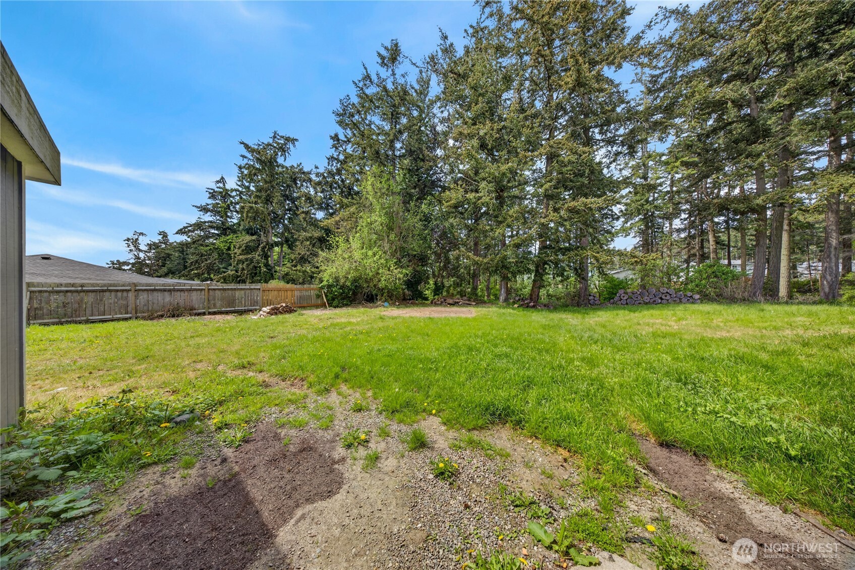 945 Walker Avenue , Oak Harbor, WA 98277-7643