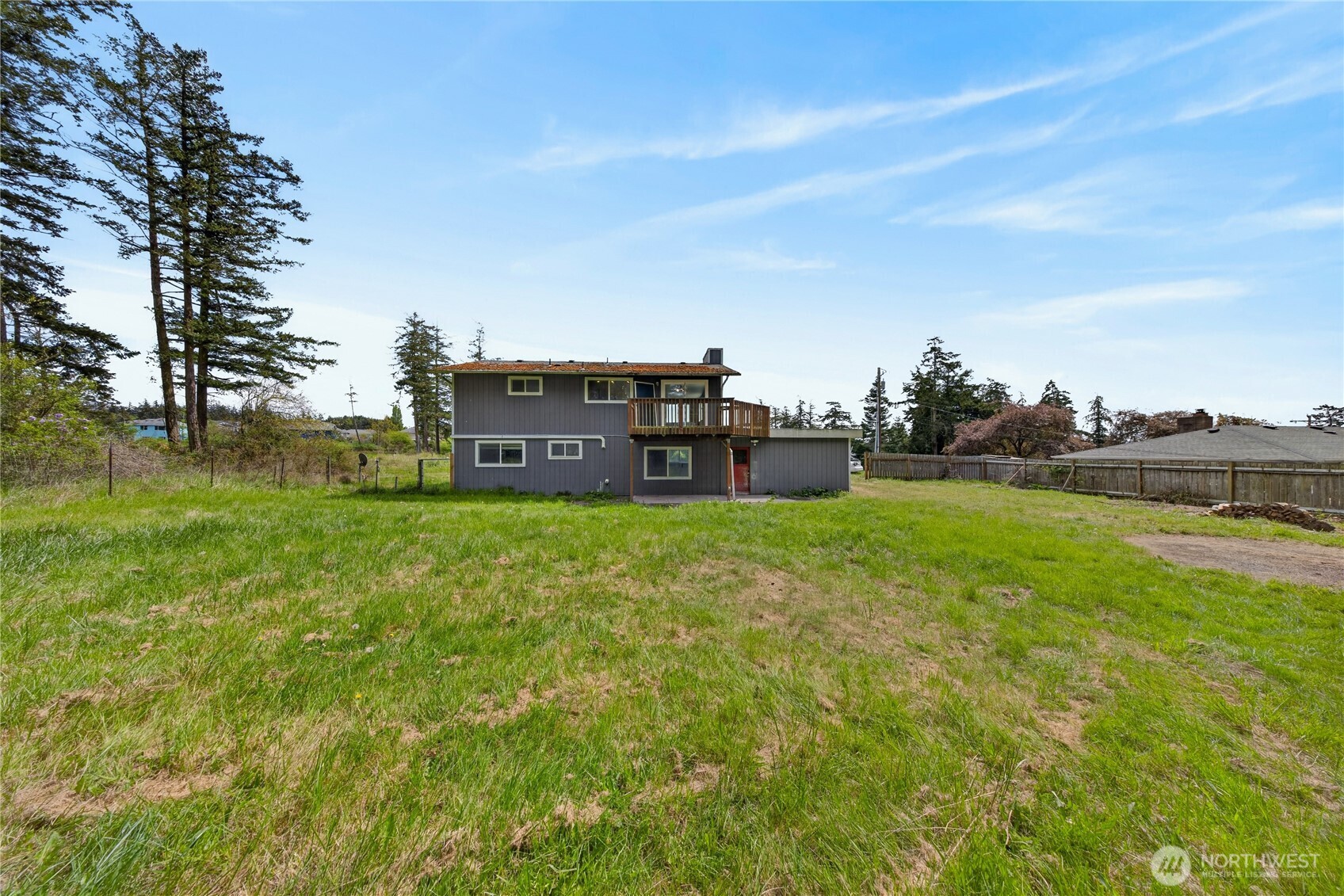 945 Walker Avenue , Oak Harbor, WA 98277-7643