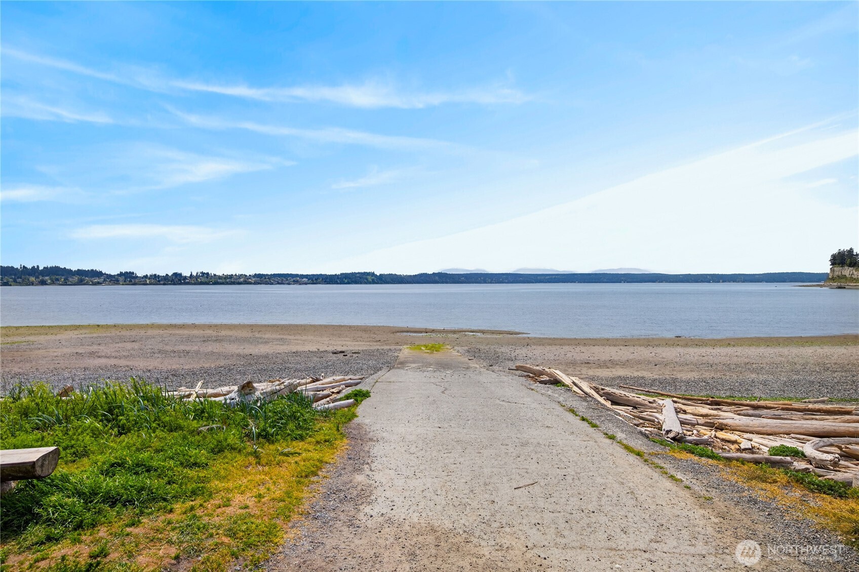 945 Walker Avenue , Oak Harbor, WA 98277-7643