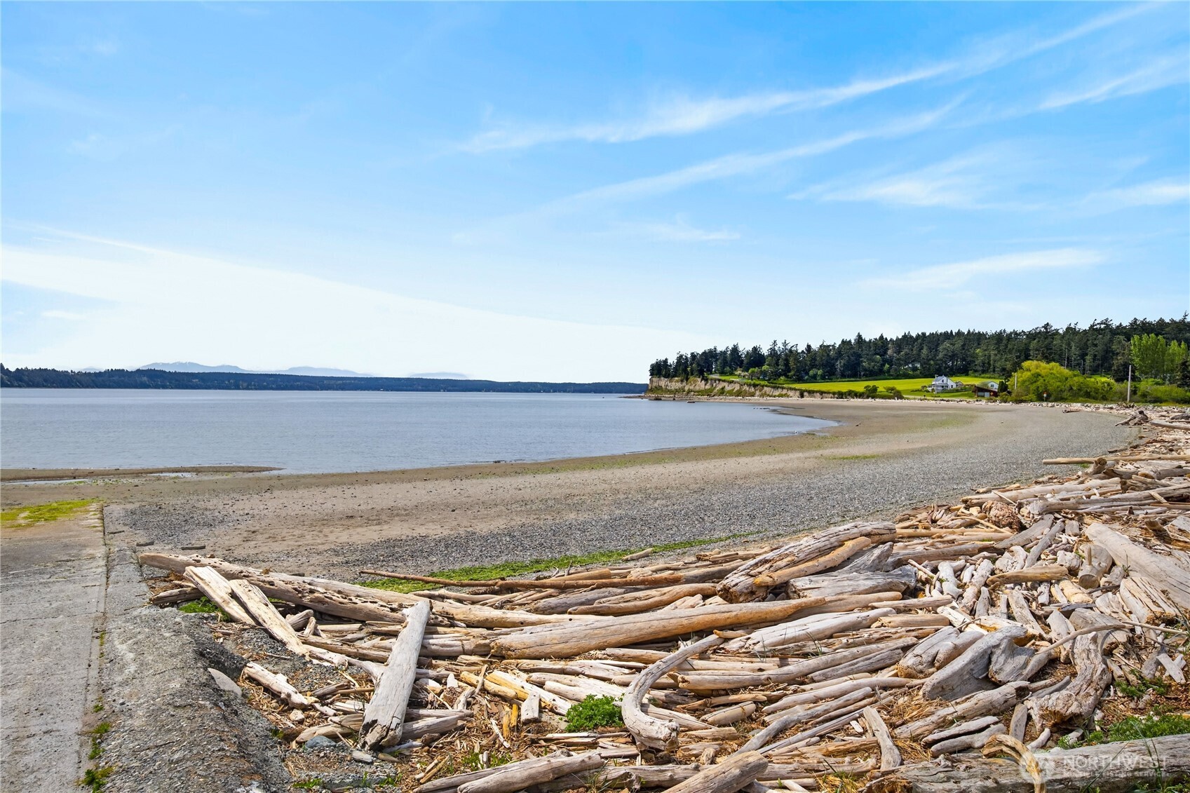 945 Walker Avenue , Oak Harbor, WA 98277-7643