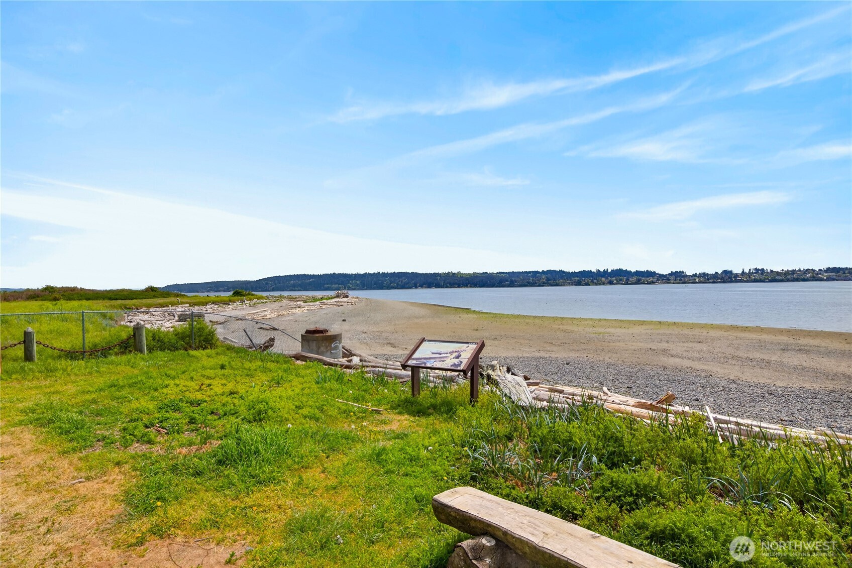 945 Walker Avenue , Oak Harbor, WA 98277-7643