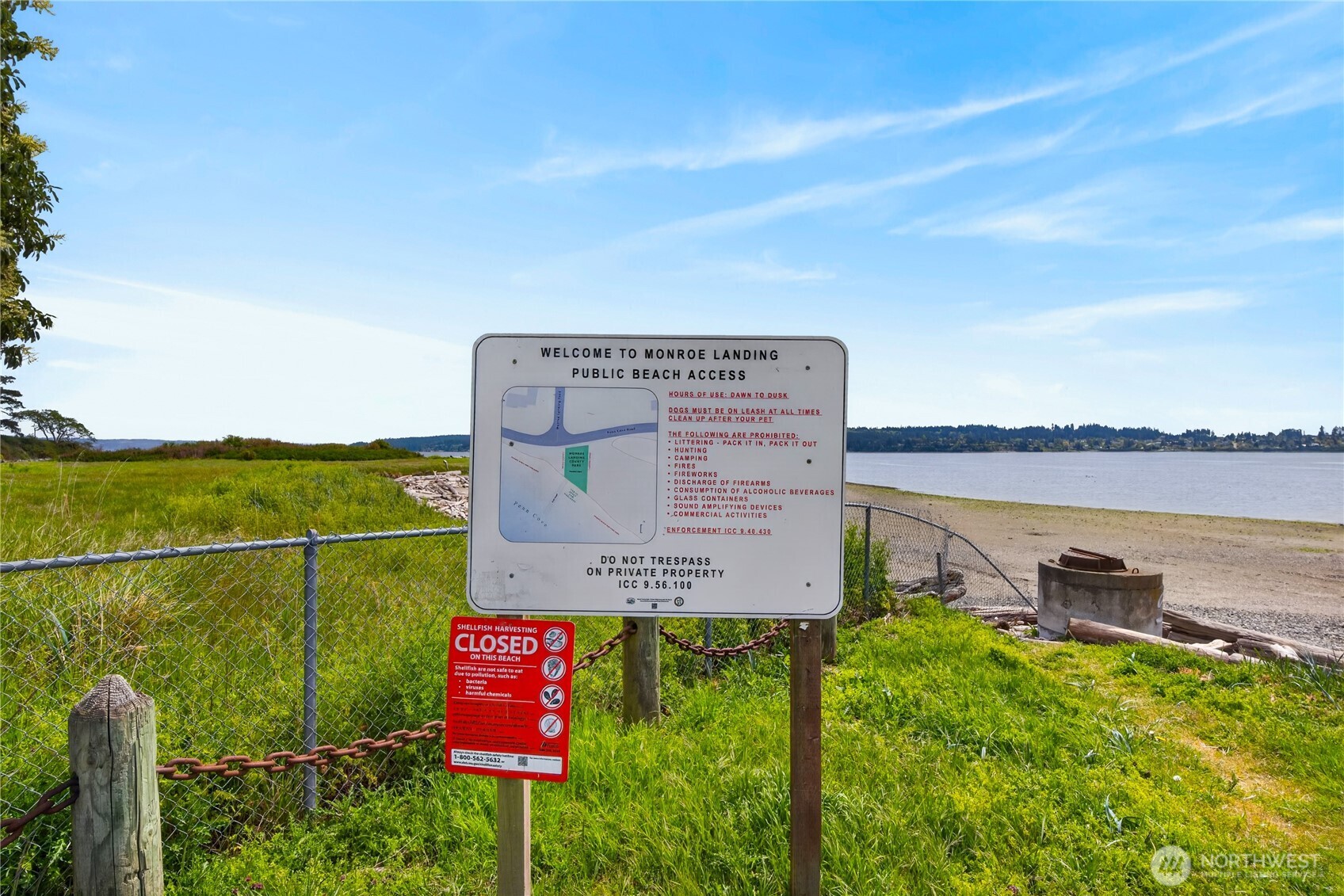 945 Walker Avenue , Oak Harbor, WA 98277-7643