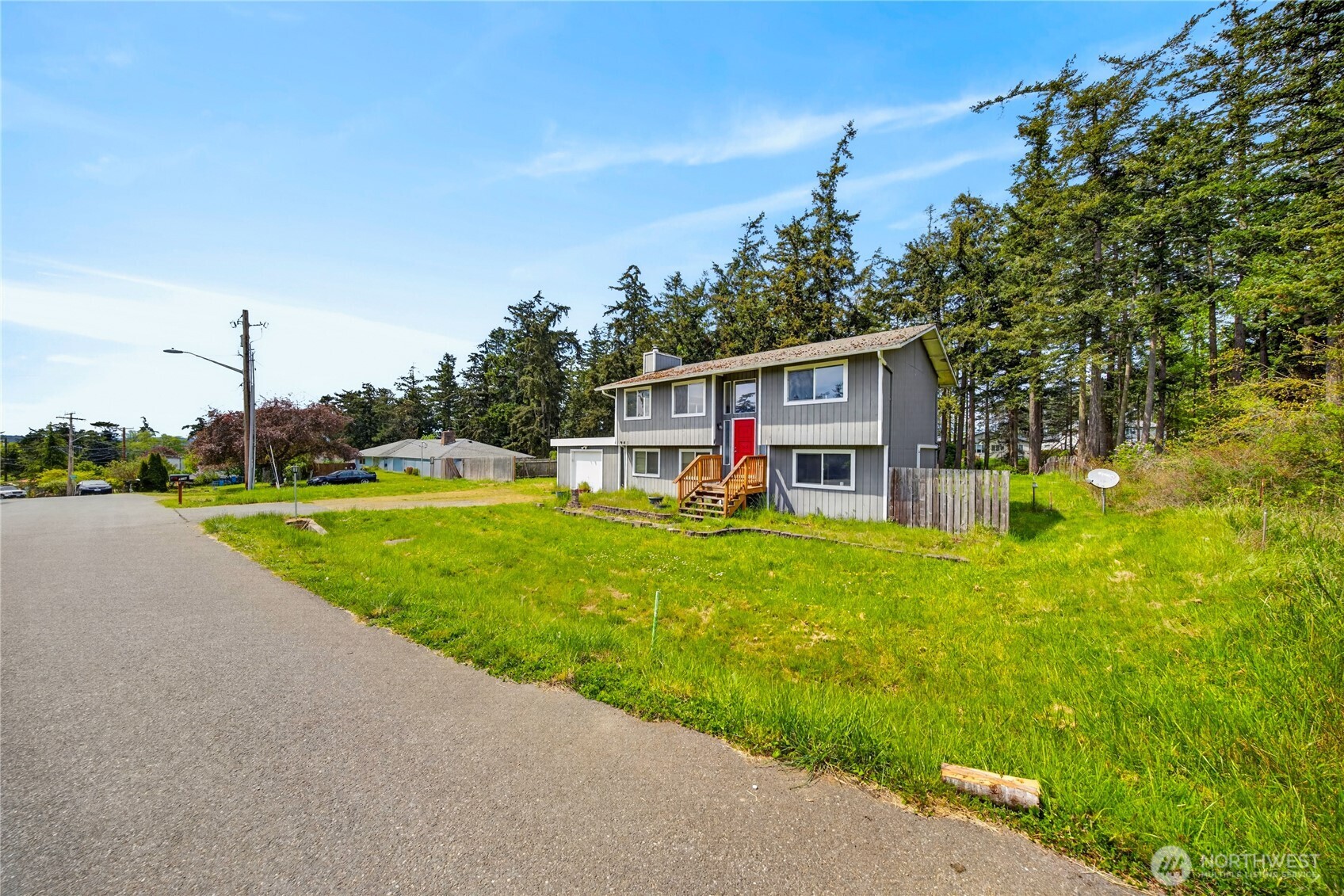 945 Walker Avenue , Oak Harbor, WA 98277-7643