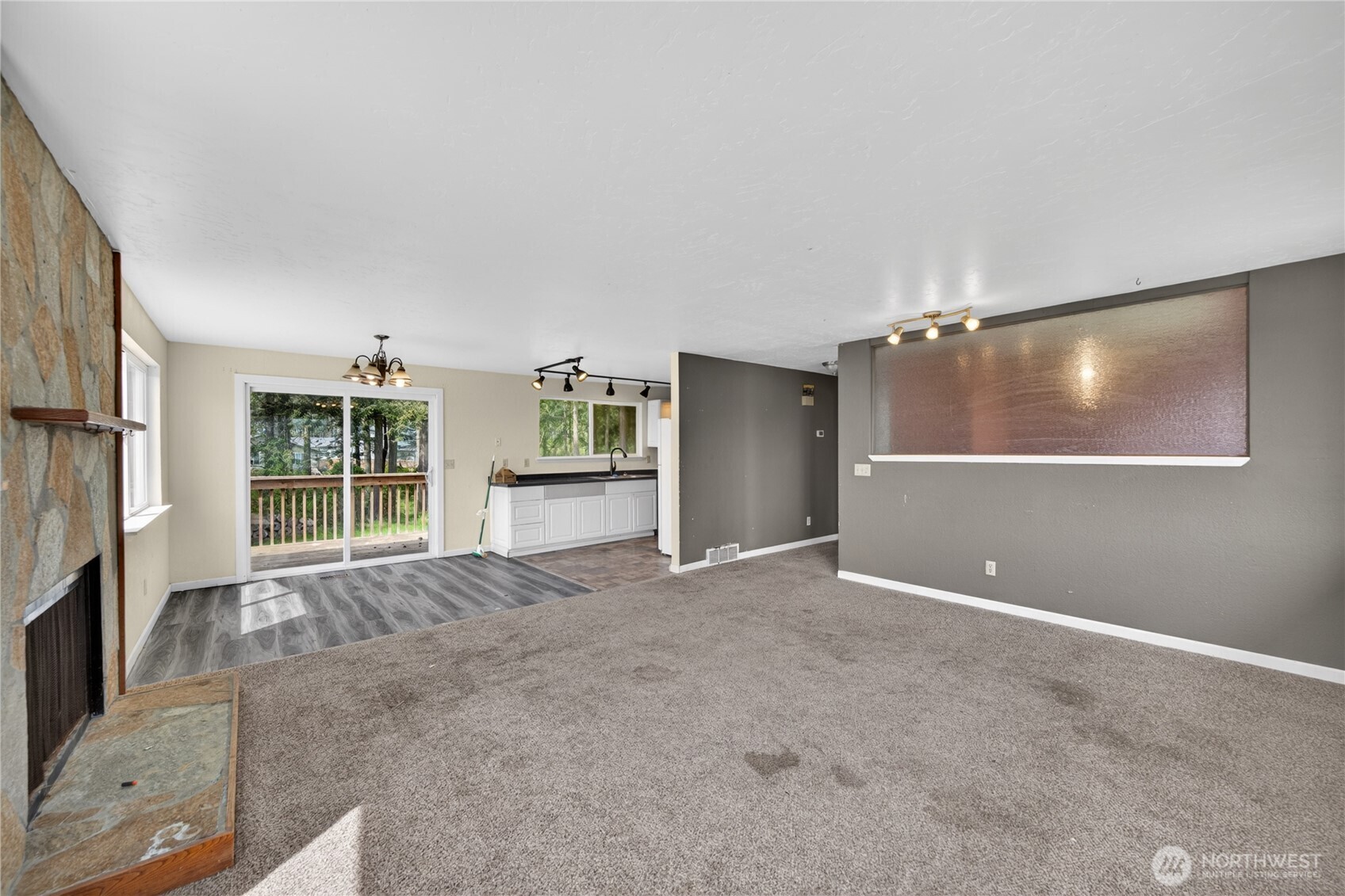 945 Walker Avenue , Oak Harbor, WA 98277-7643