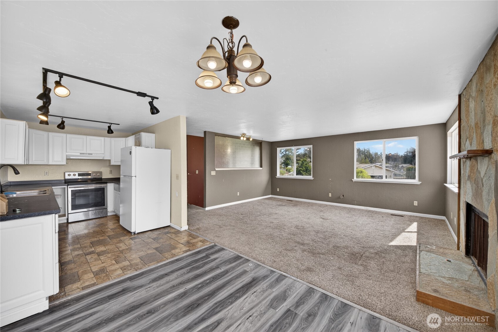 945 Walker Avenue , Oak Harbor, WA 98277-7643