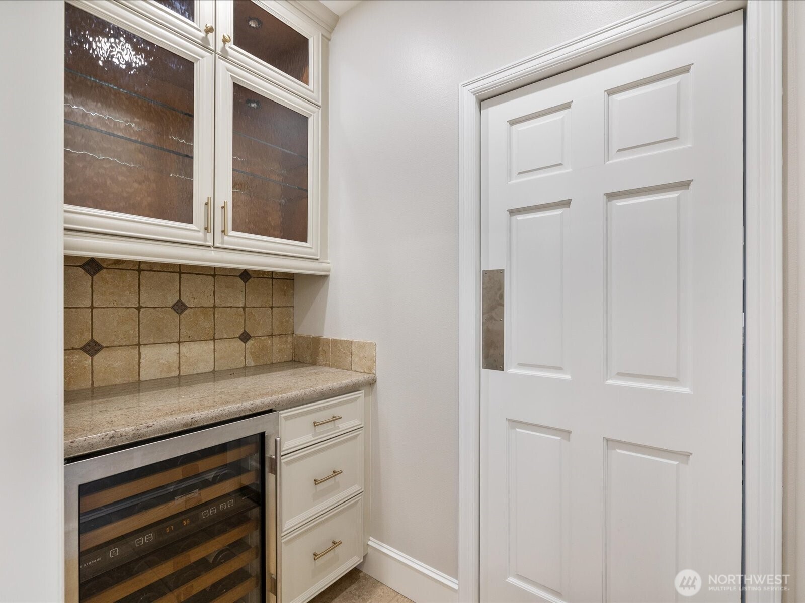 20421 NE 66th Court , Redmond, WA 98053