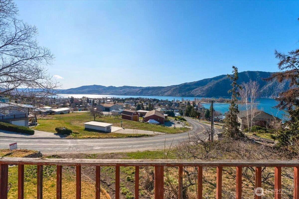 475 Totem Pole Road , Manson, WA 98831