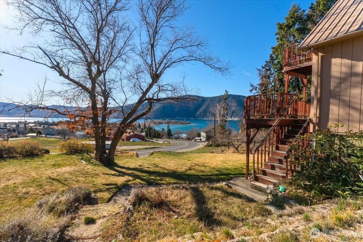 475 Totem Pole Road , Manson, WA 98831