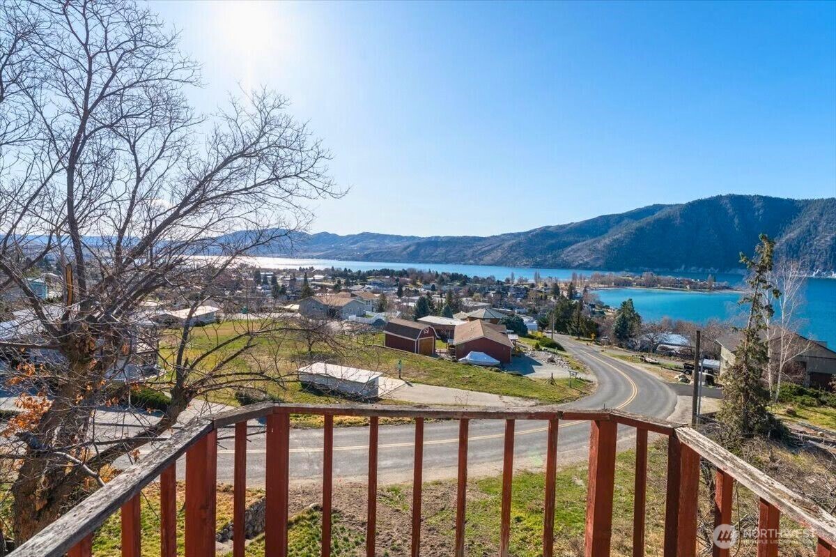 475 Totem Pole Road , Manson, WA 98831