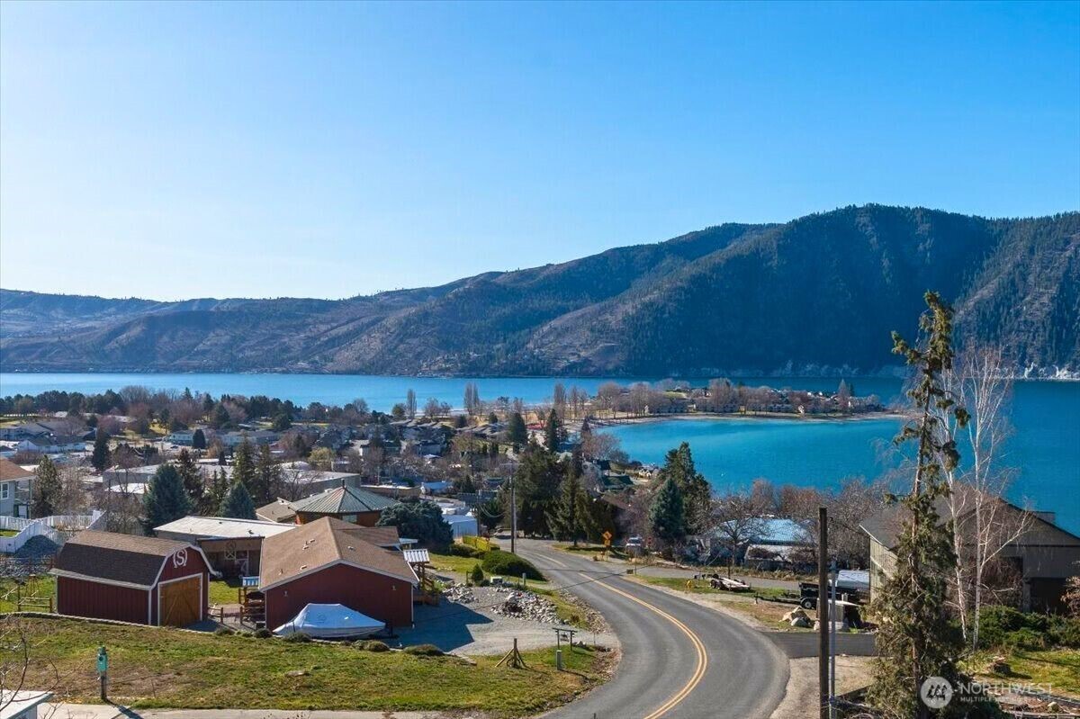 475 Totem Pole Road , Manson, WA 98831