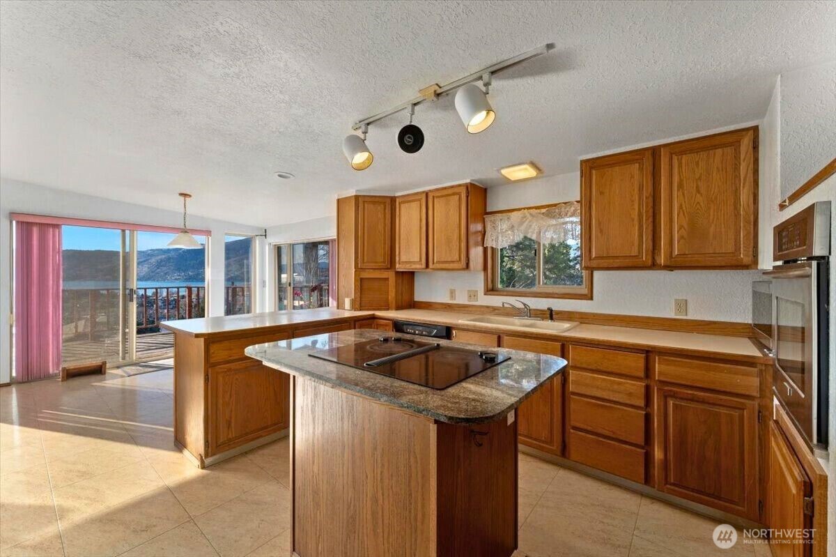 475 Totem Pole Road , Manson, WA 98831