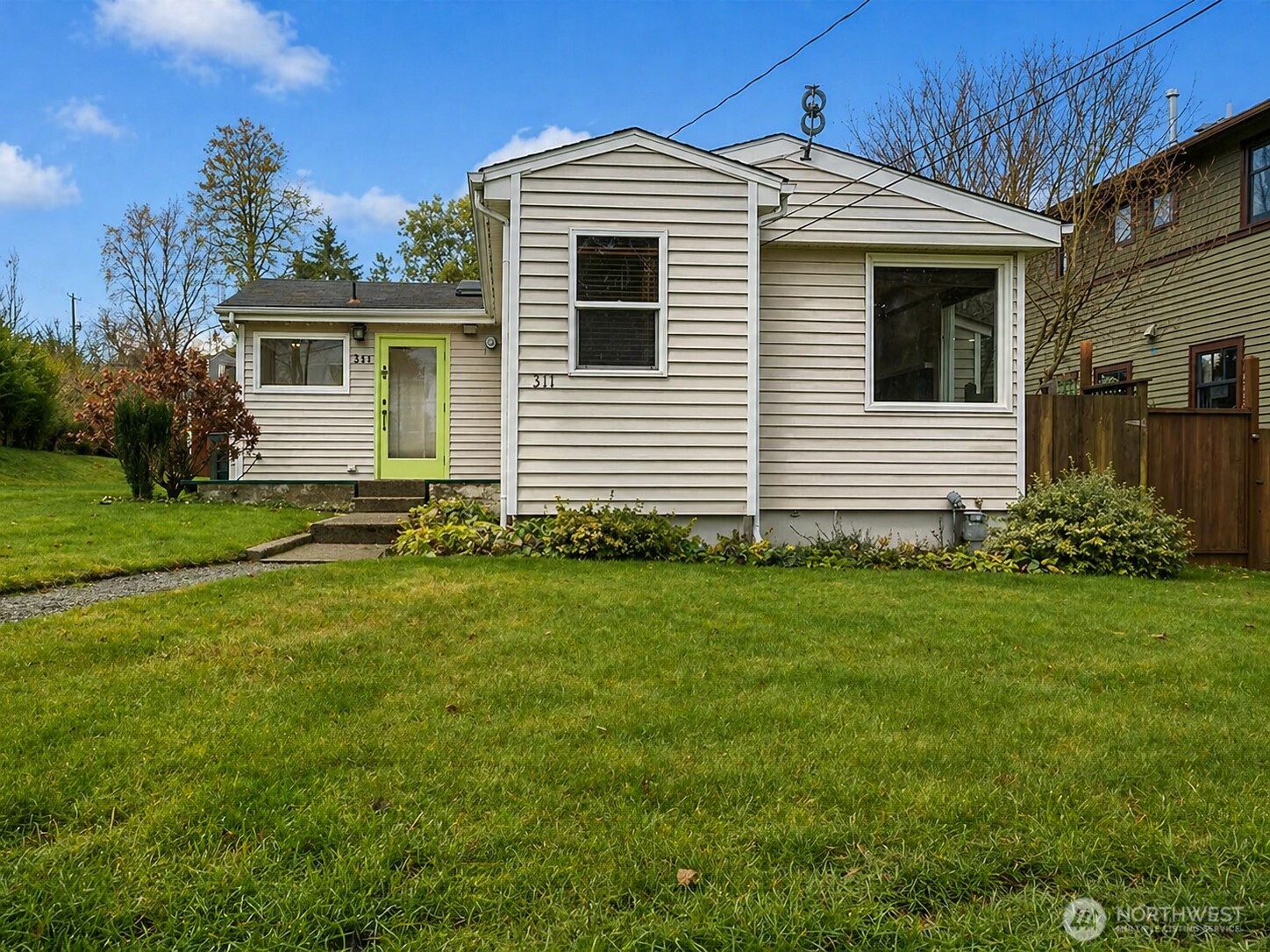 311 NE 95th St , Seattle, WA 98115