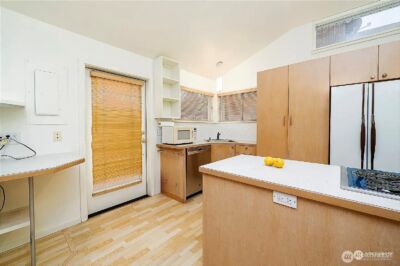 311 NE 95th St , Seattle, WA 98115 - Photo 6