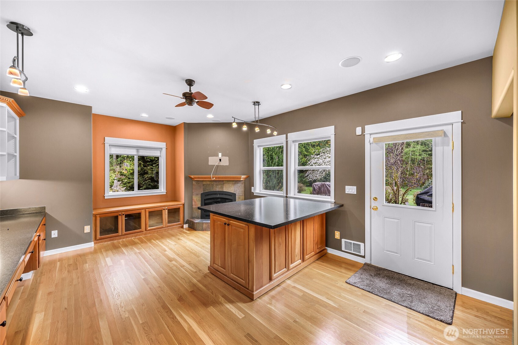 4879 Robinwood Lane , Bow, WA 98232-8590