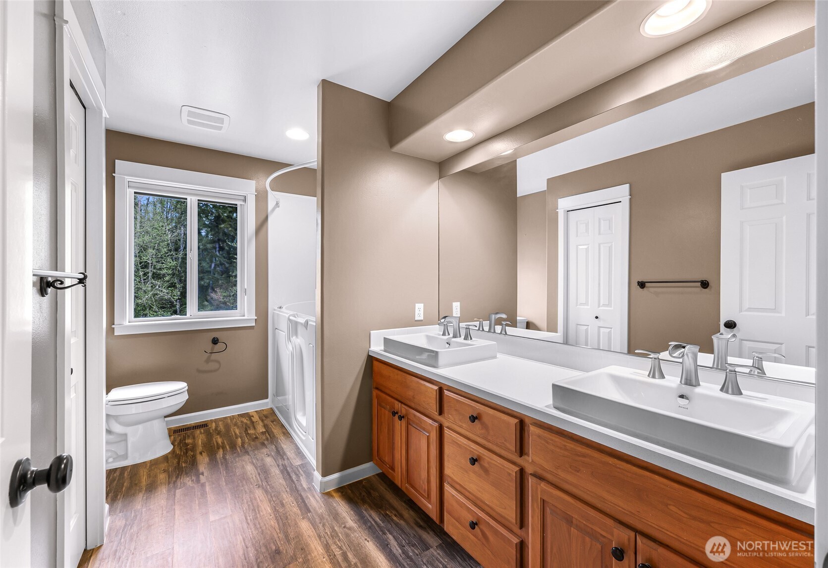 4879 Robinwood Lane , Bow, WA 98232-8590