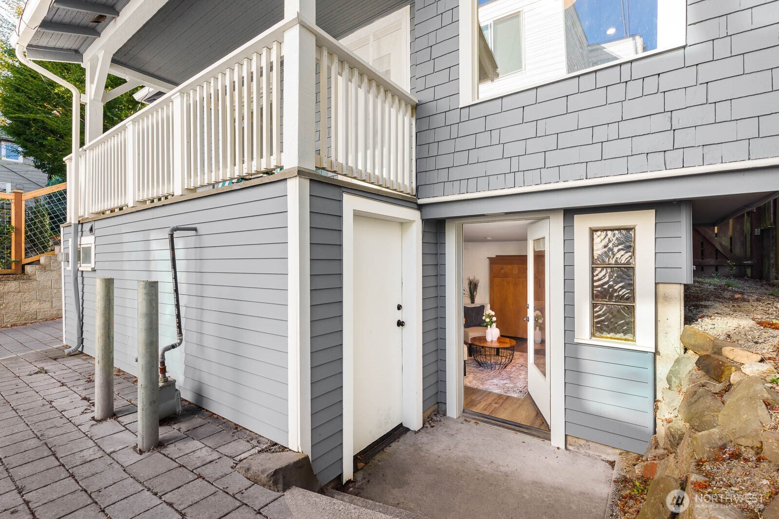 2423 3rd Avenue W, Seattle, WA 98119