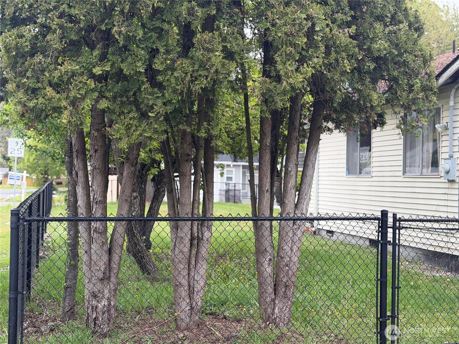 821 108th Street S, Tacoma, WA 98444-5605