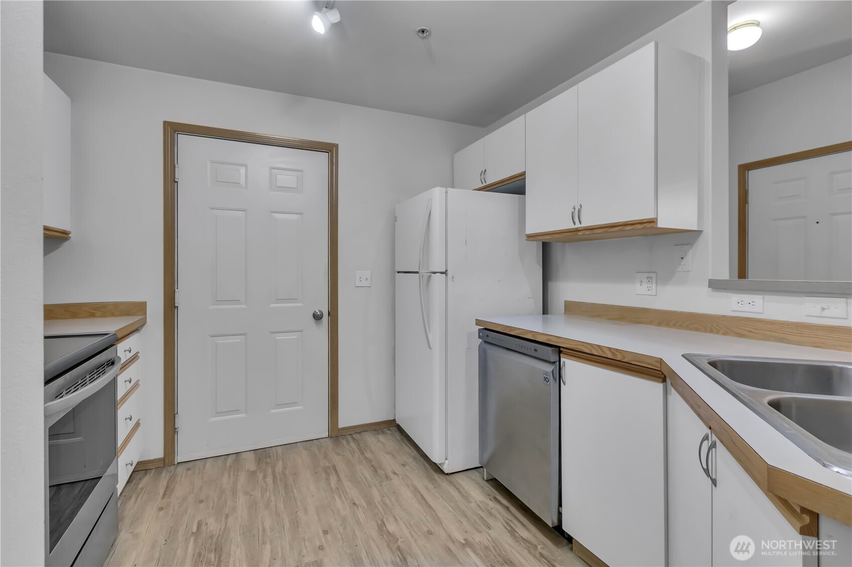 21917 42nd Avenue S #101, Kent, WA 98032