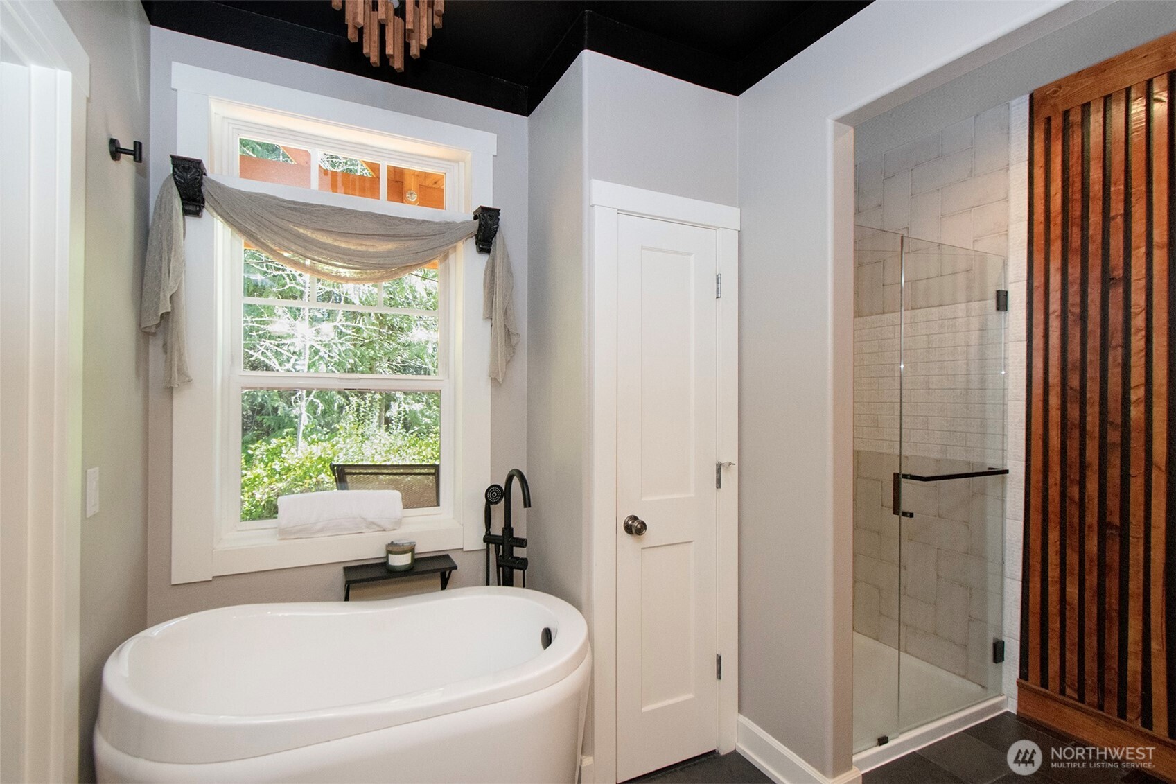 123 Headwaters Lane , Port Angeles, WA 98362