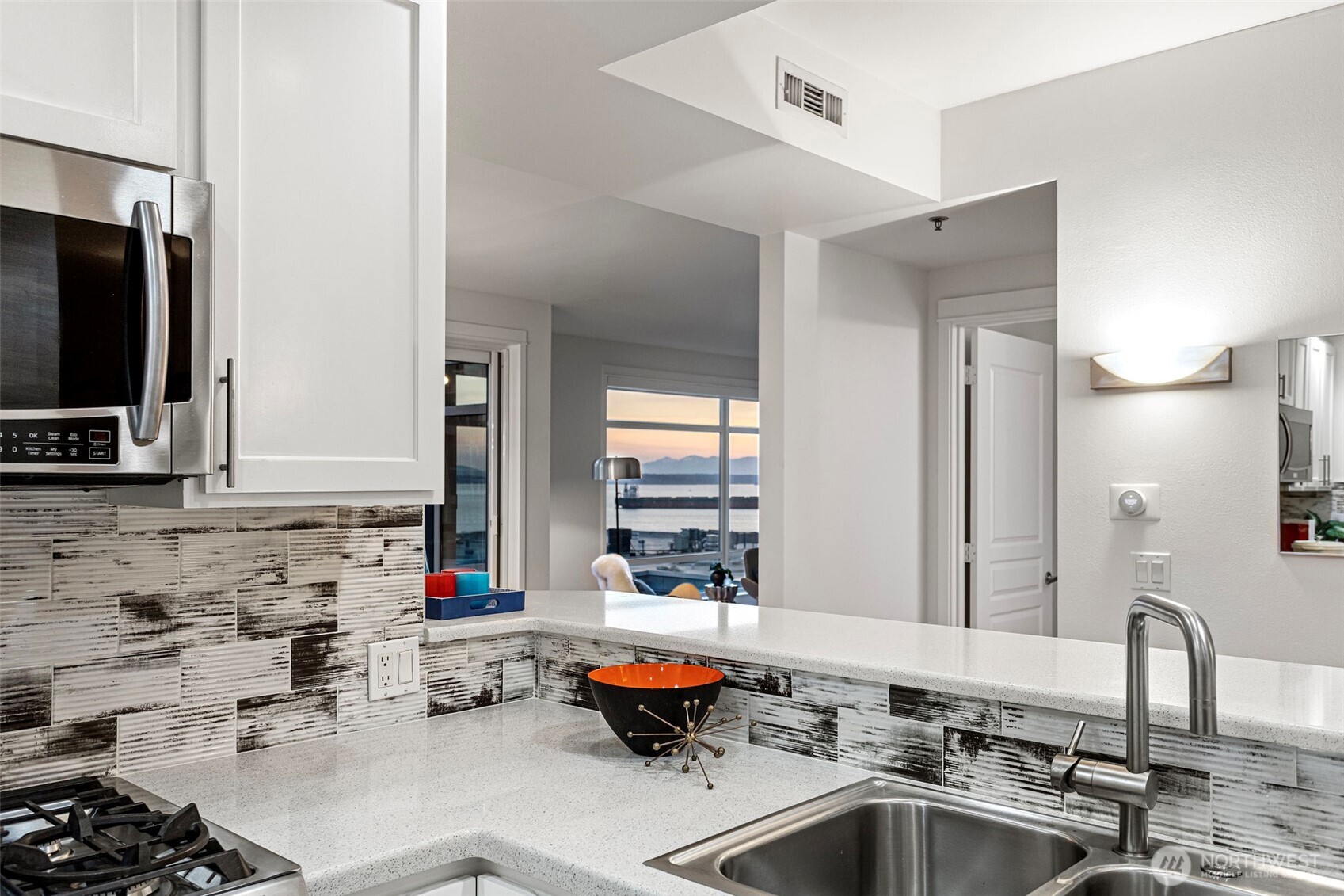 2801 1st Avenue #401, Seattle, WA 98121