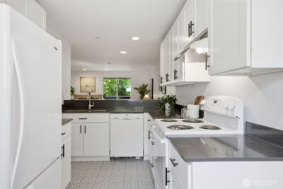 170 Newport Way NW #D35, Issaquah, WA 98027 - Photo 5