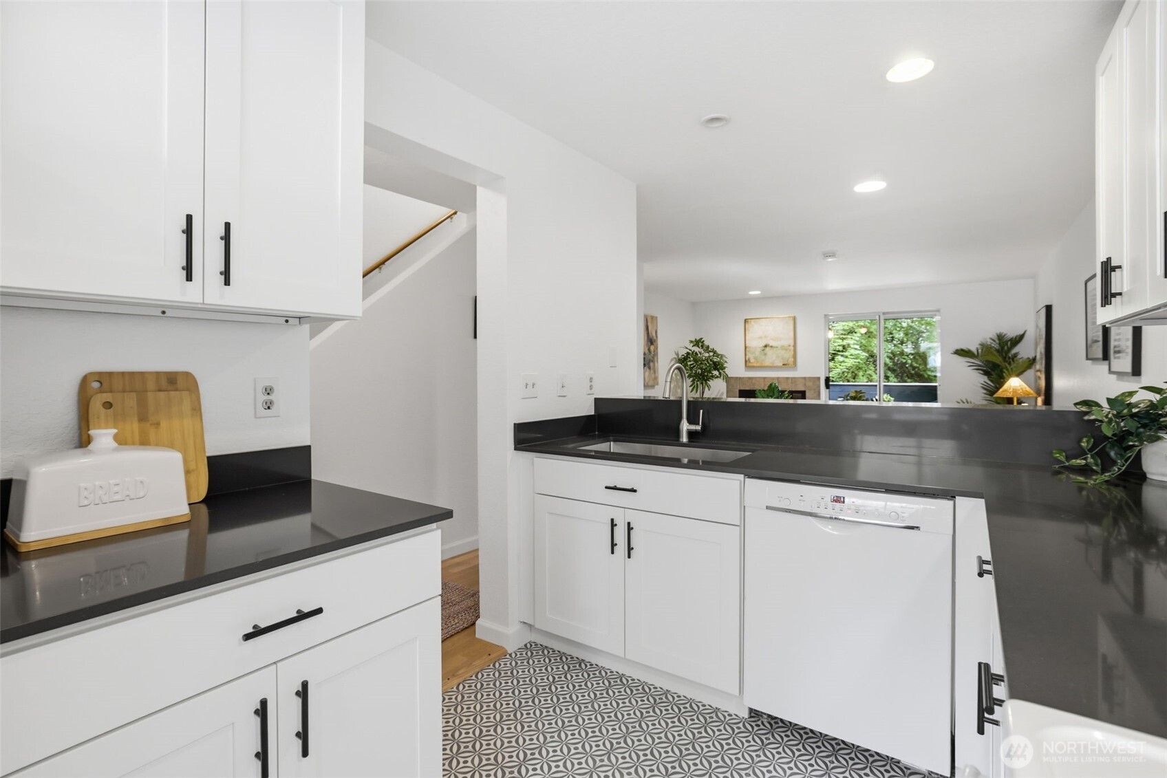 170 Newport Way NW #D35, Issaquah, WA 98027