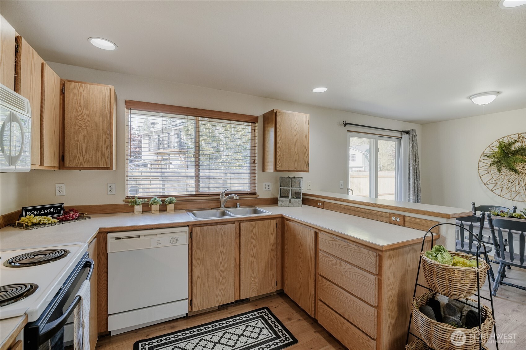 401 Hemlock Court , Sultan, WA 98294