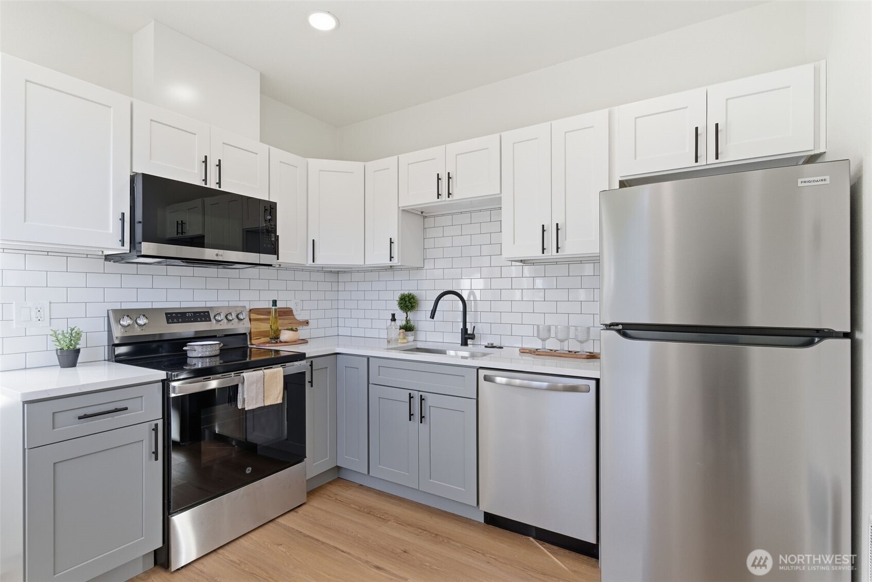 8505 Bridgeport Way SW, Lakewood, WA 98499