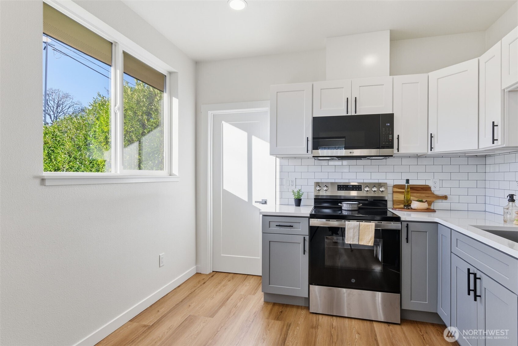 8505 Bridgeport Way SW, Lakewood, WA 98499