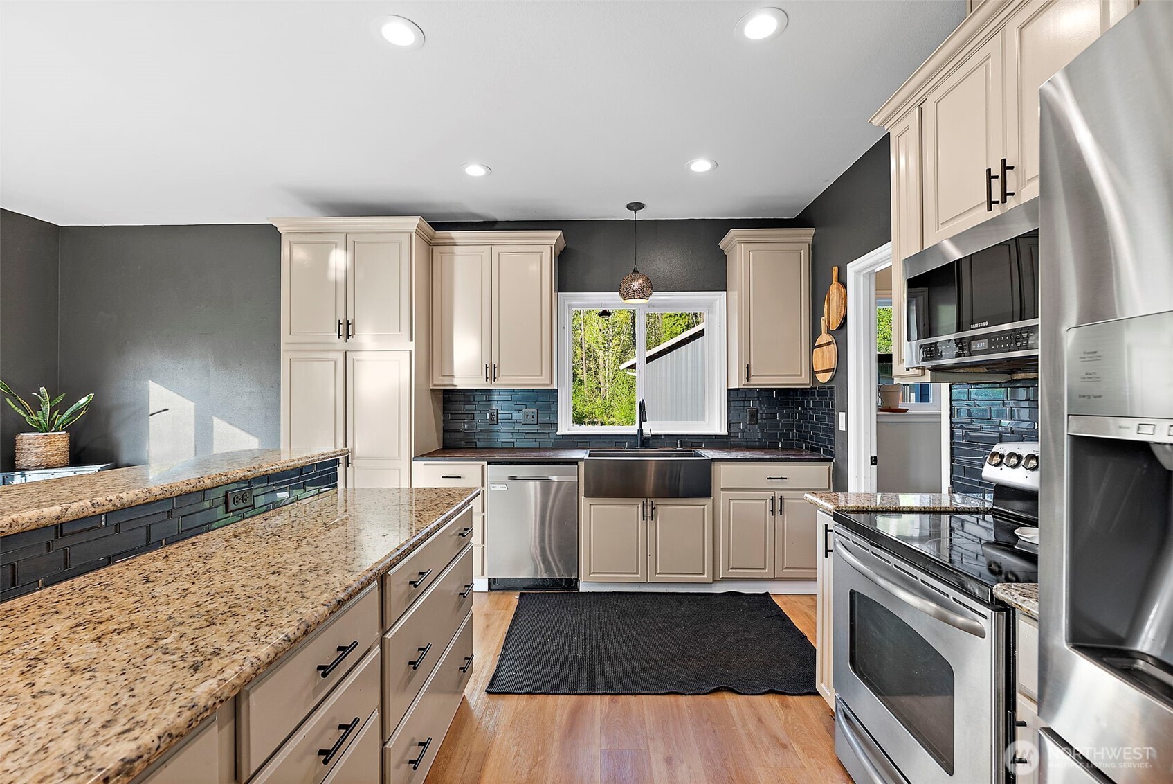35415 113th Avenue E, Eatonville, WA 98328