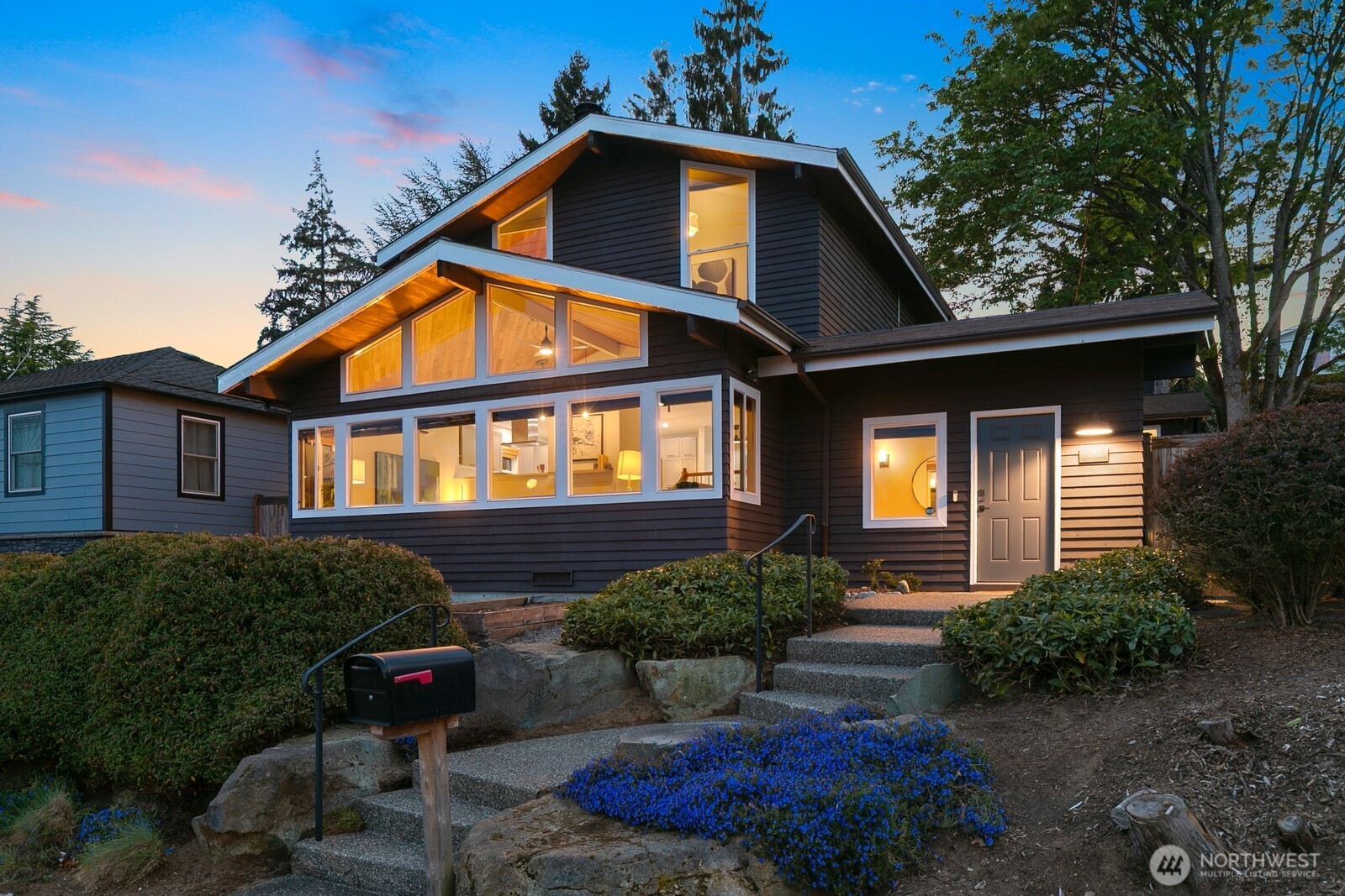 3219 34th Avenue W, Seattle, WA 98199