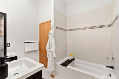 3219 34th Avenue W, Seattle, WA 98199 - Photo 19