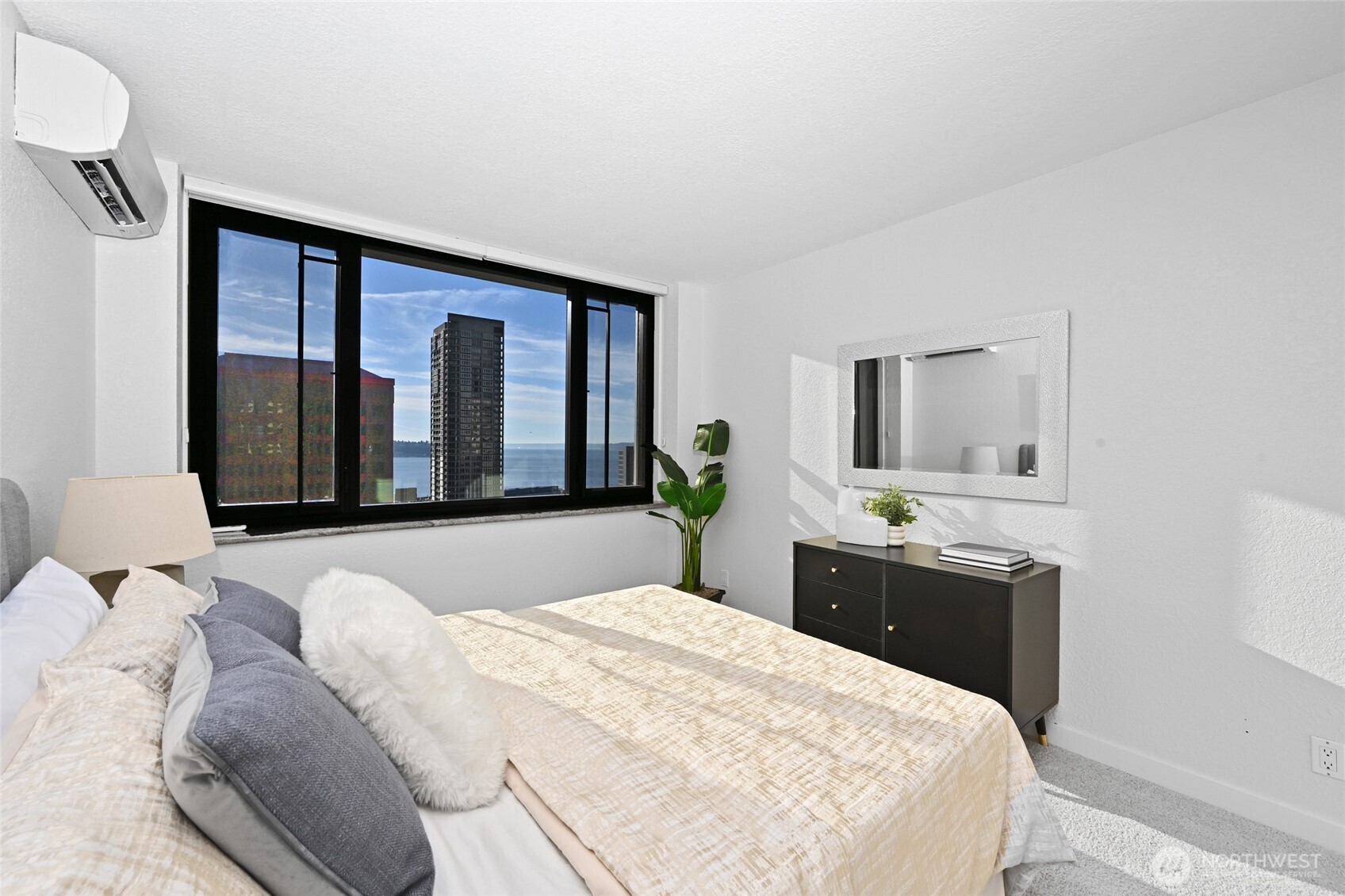 2100 3rd Avenue #1502, Seattle, WA 98121-2355