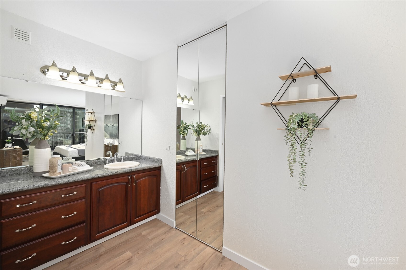 2100 3rd Avenue #1502, Seattle, WA 98121-2355