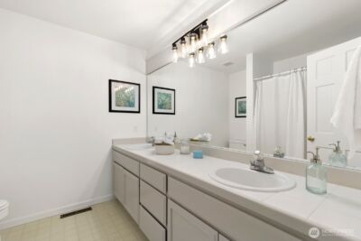 23216 SE 31st Street , Sammamish, WA 98075 - Photo 31