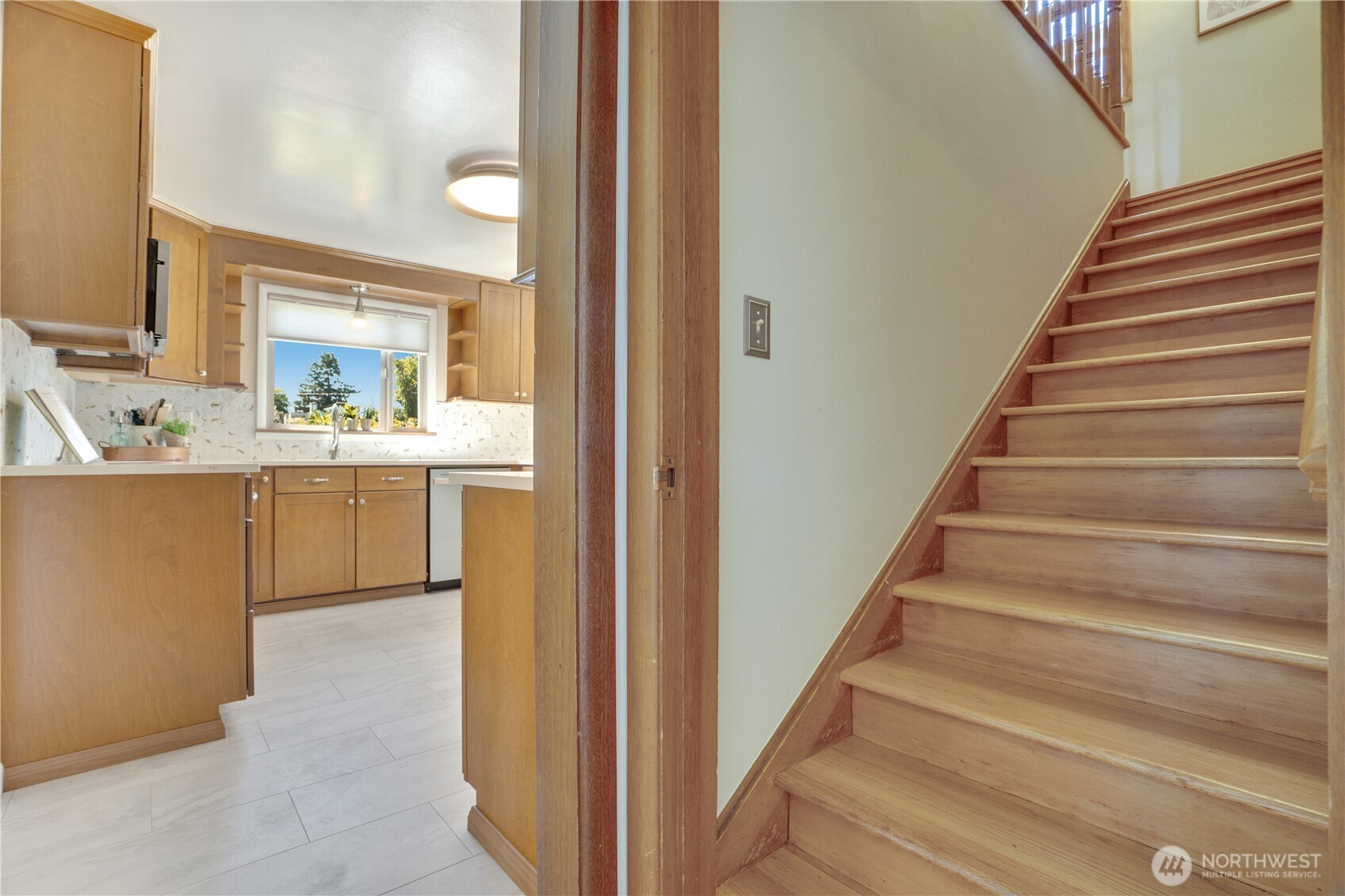 4017 N 9th Street , Tacoma, WA 98406