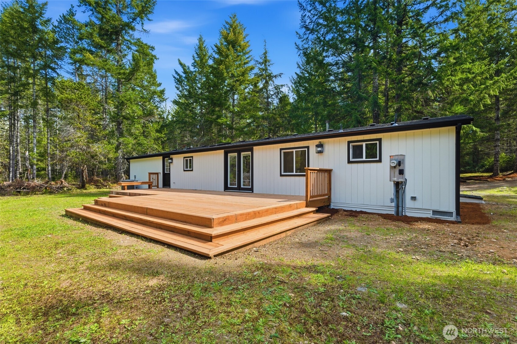 161 N Broken Arrow Drive , Hoodsport, WA 98548