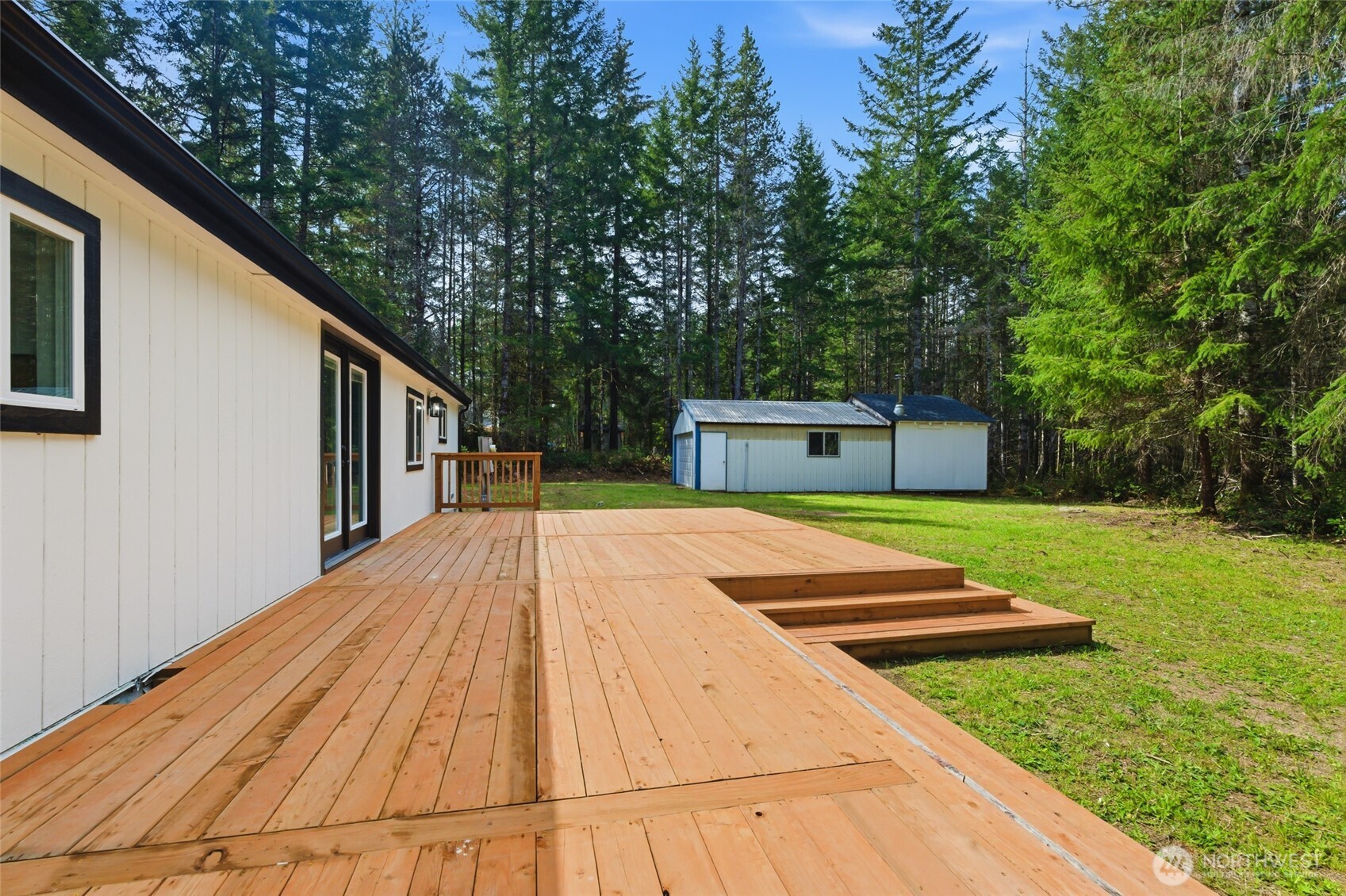 161 N Broken Arrow Drive , Hoodsport, WA 98548