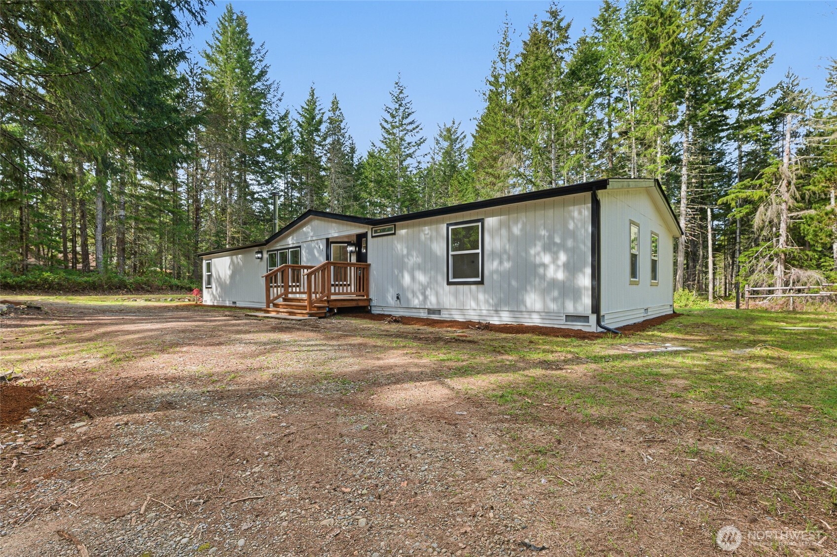 161 N Broken Arrow Drive , Hoodsport, WA 98548