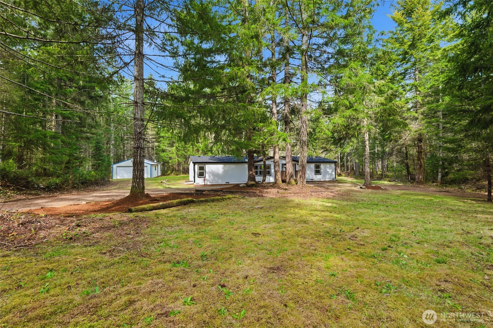 161 N Broken Arrow Drive , Hoodsport, WA 98548