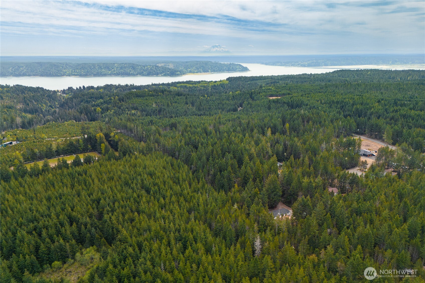 161 N Broken Arrow Drive , Hoodsport, WA 98548