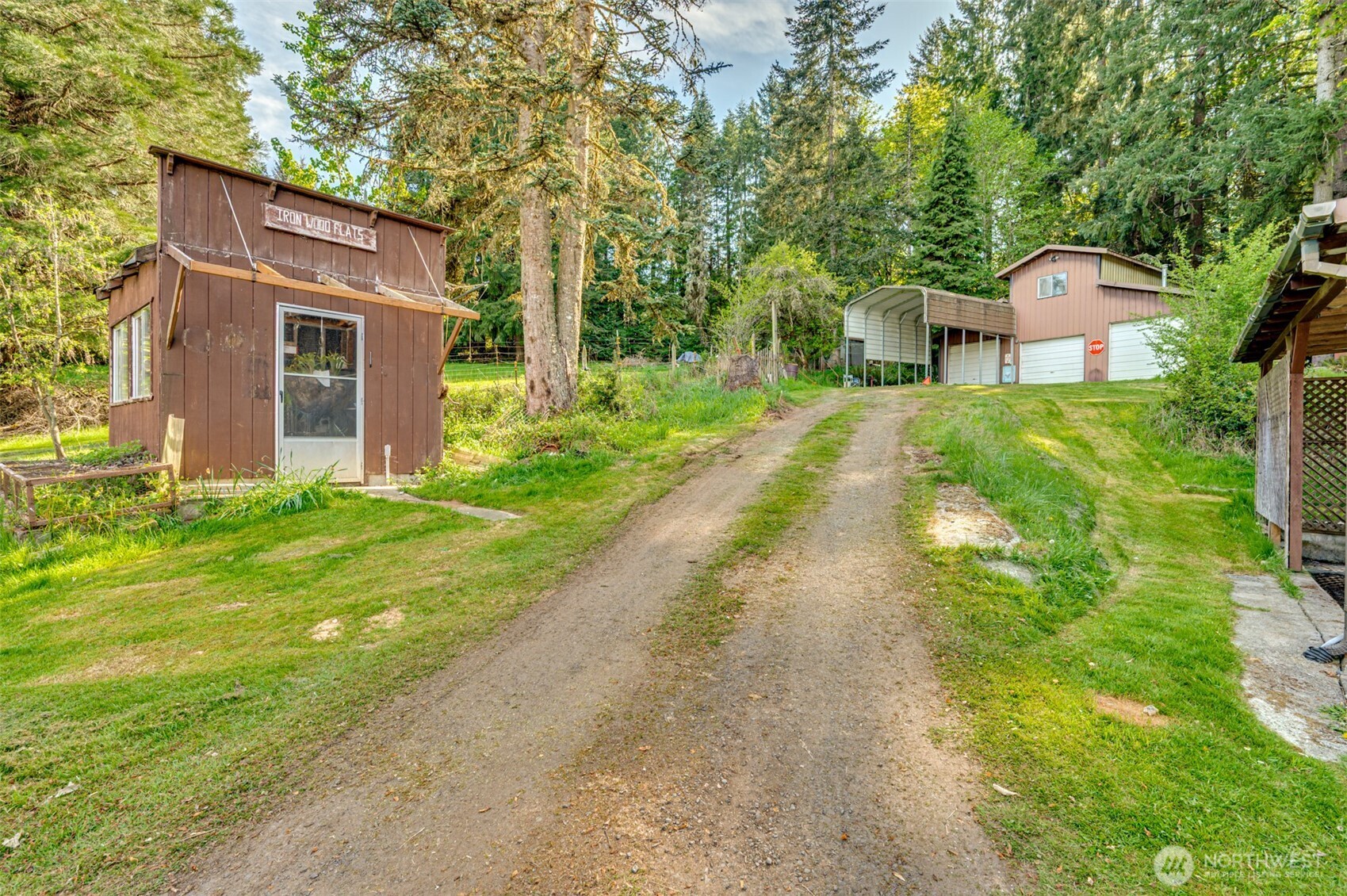 731 Carnine Road , Castle Rock, WA 98611