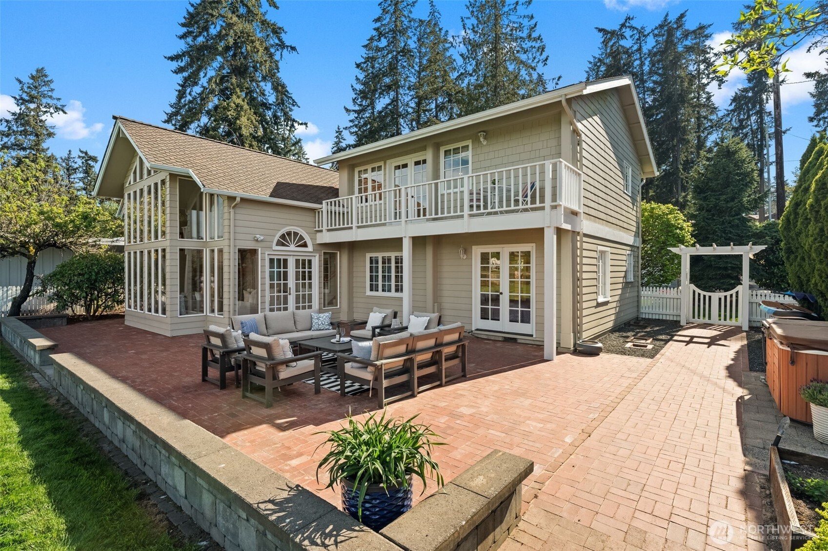 3012 Marine Drive , Bremerton, WA 98312