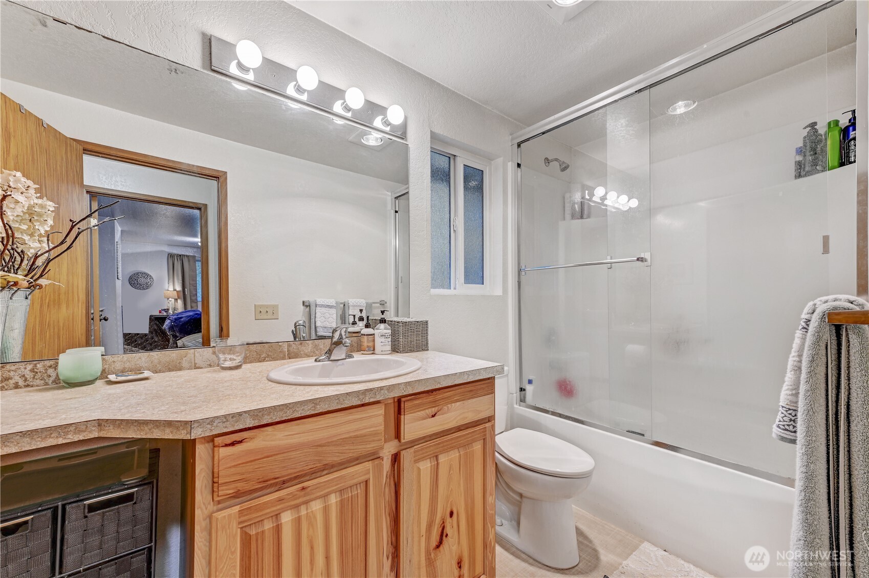 22423 95th Avenue SE #B, Woodinville, WA 98077