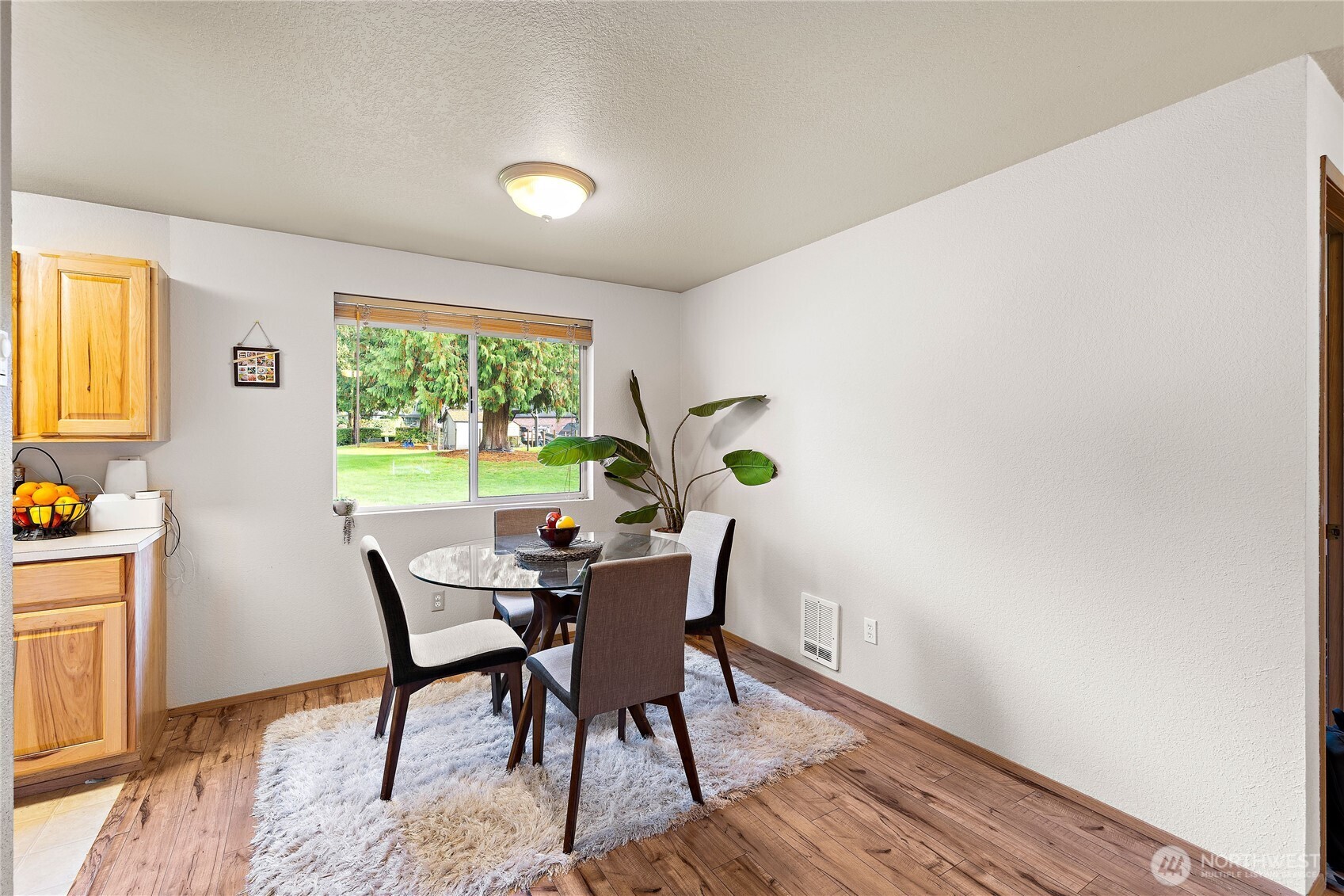 22423 95th Avenue SE #B, Woodinville, WA 98077