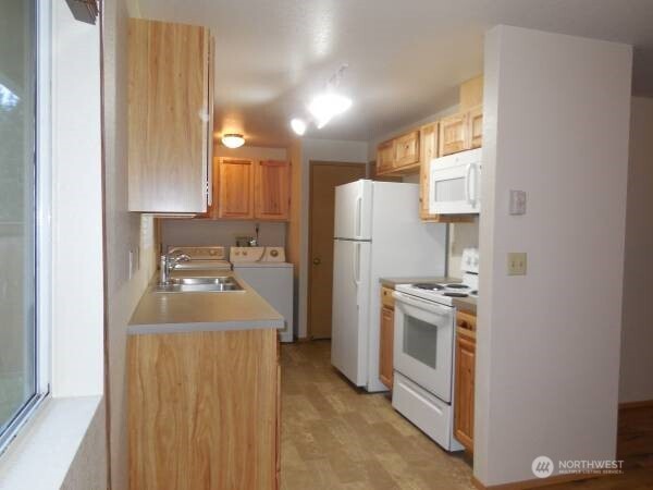 22423 95th Avenue SE #B, Woodinville, WA 98077