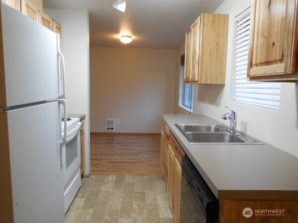 22423 95th Avenue SE #B, Woodinville, WA 98077