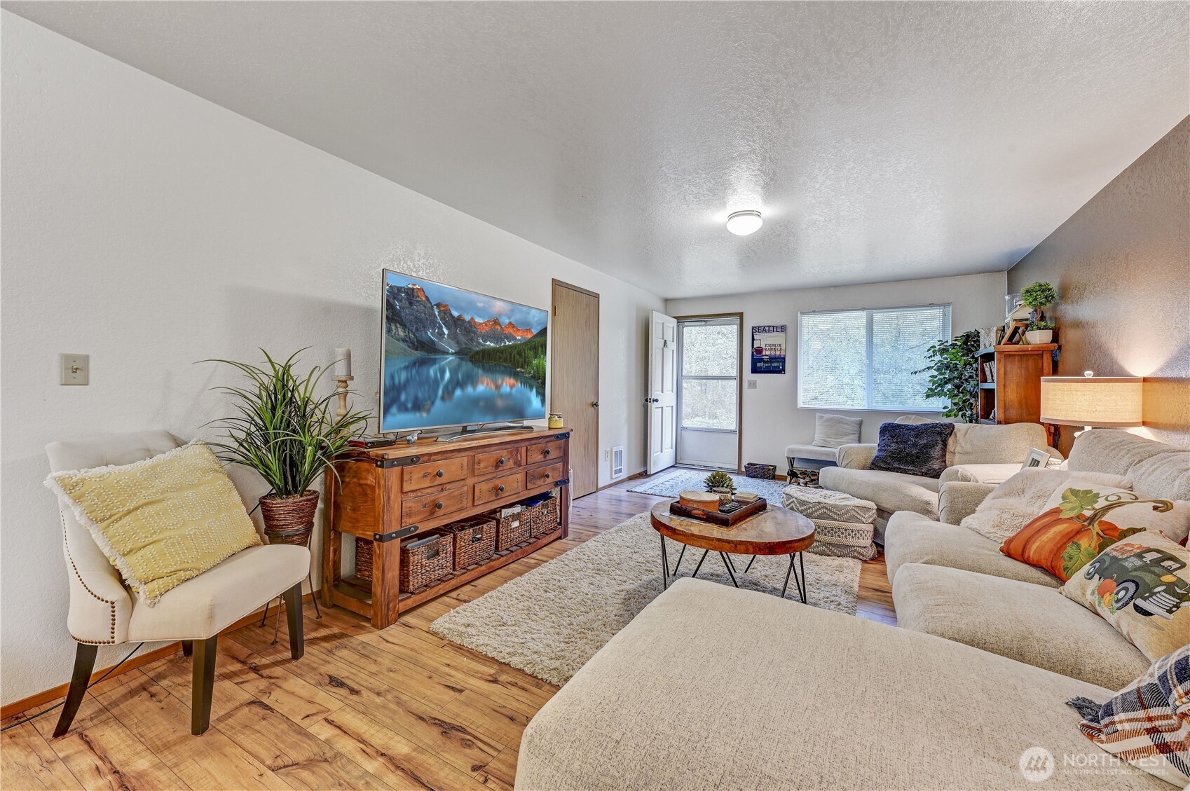 22423 95th Avenue SE #B, Woodinville, WA 98077
