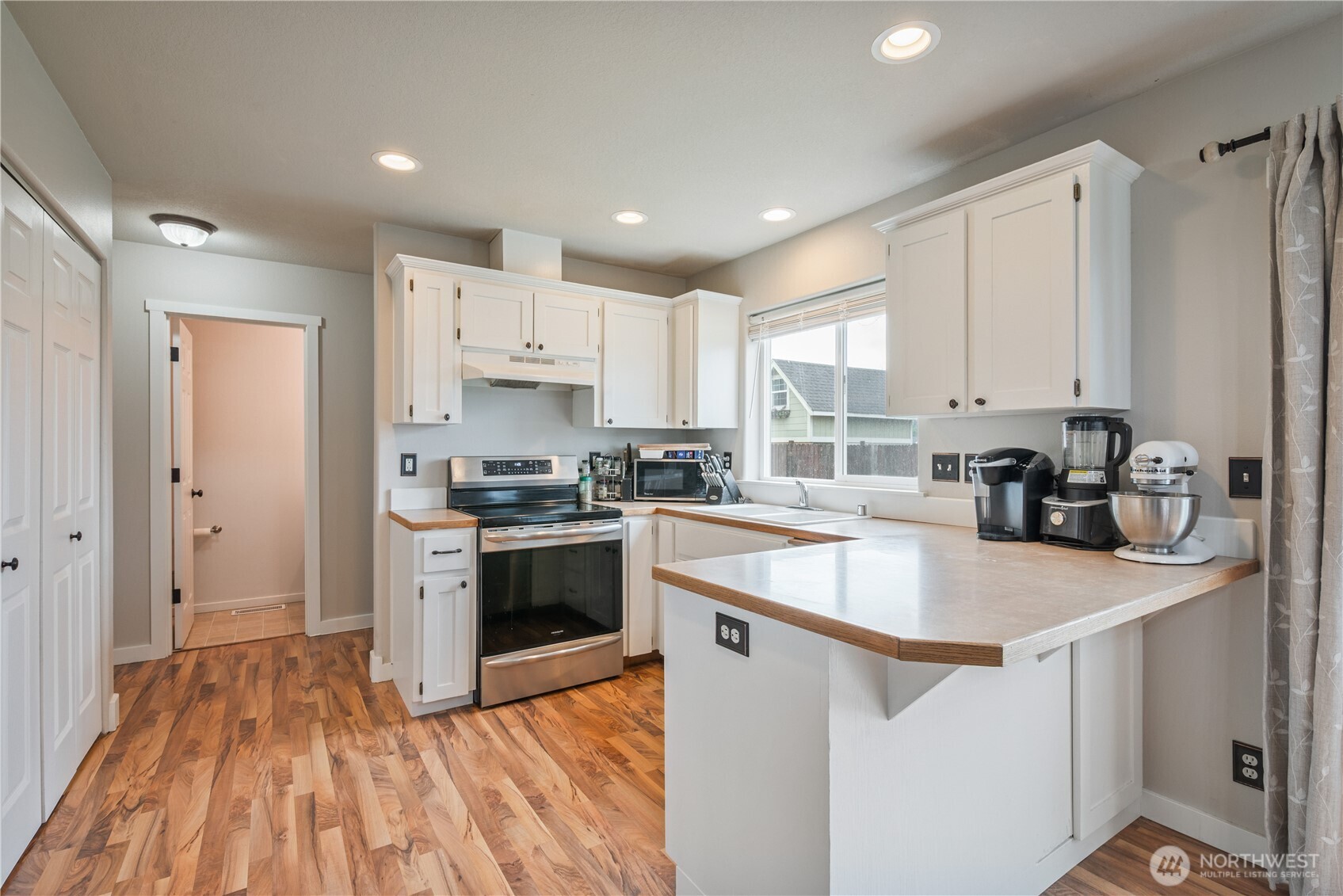 1828 Schneiter Drive , Longview, WA 98632