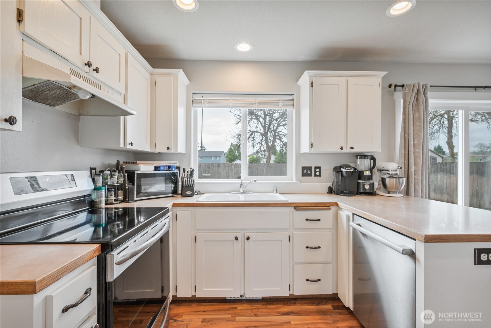 1828 Schneiter Drive , Longview, WA 98632